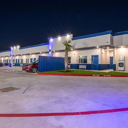 Azul Inn Aldine Bagian luar foto